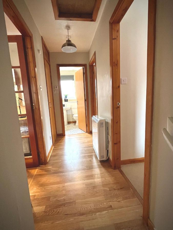 Comfortable, Modern Apartment With Parking. Inverness. Kültér fotó