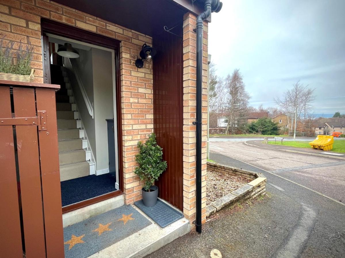 Comfortable, Modern Apartment With Parking. Inverness. Kültér fotó