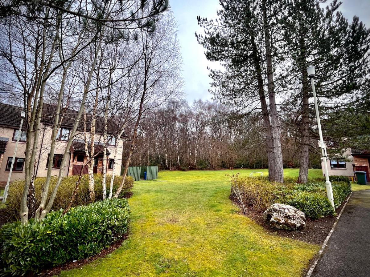 Comfortable, Modern Apartment With Parking. Inverness. Kültér fotó
