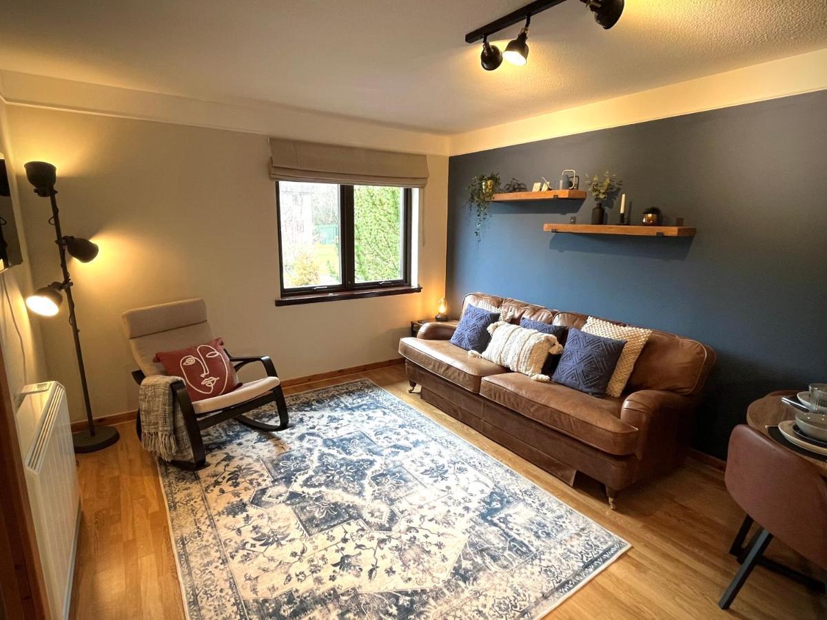 Comfortable, Modern Apartment With Parking. Inverness. Kültér fotó